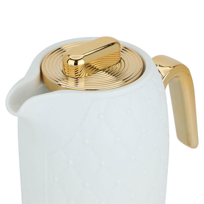 Timeless white rattan thermos with golden handle 1 liter image 4