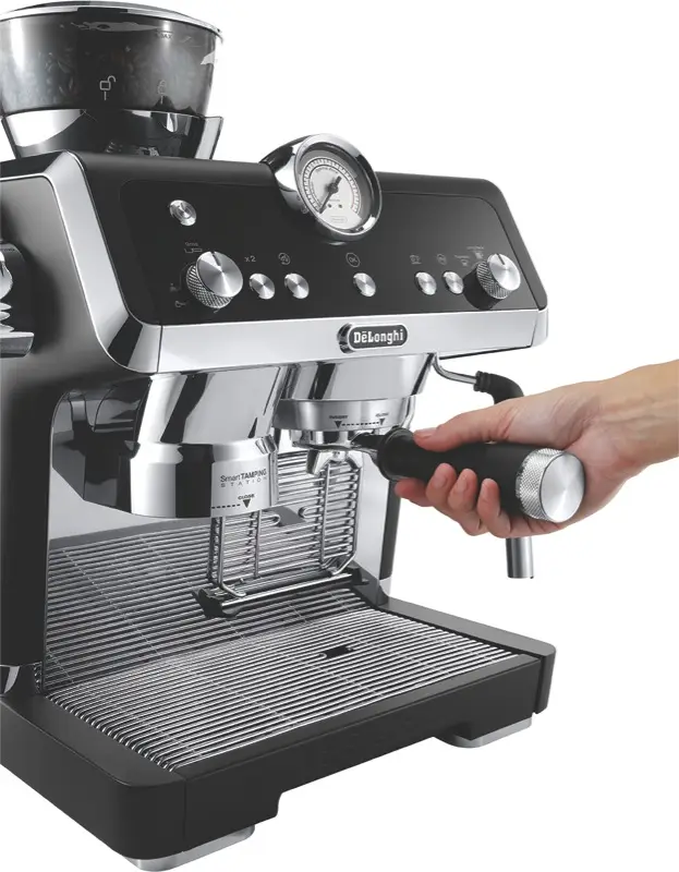 De'Longhi coffee machine, 2 liters, black steel, 1450 watts image 7